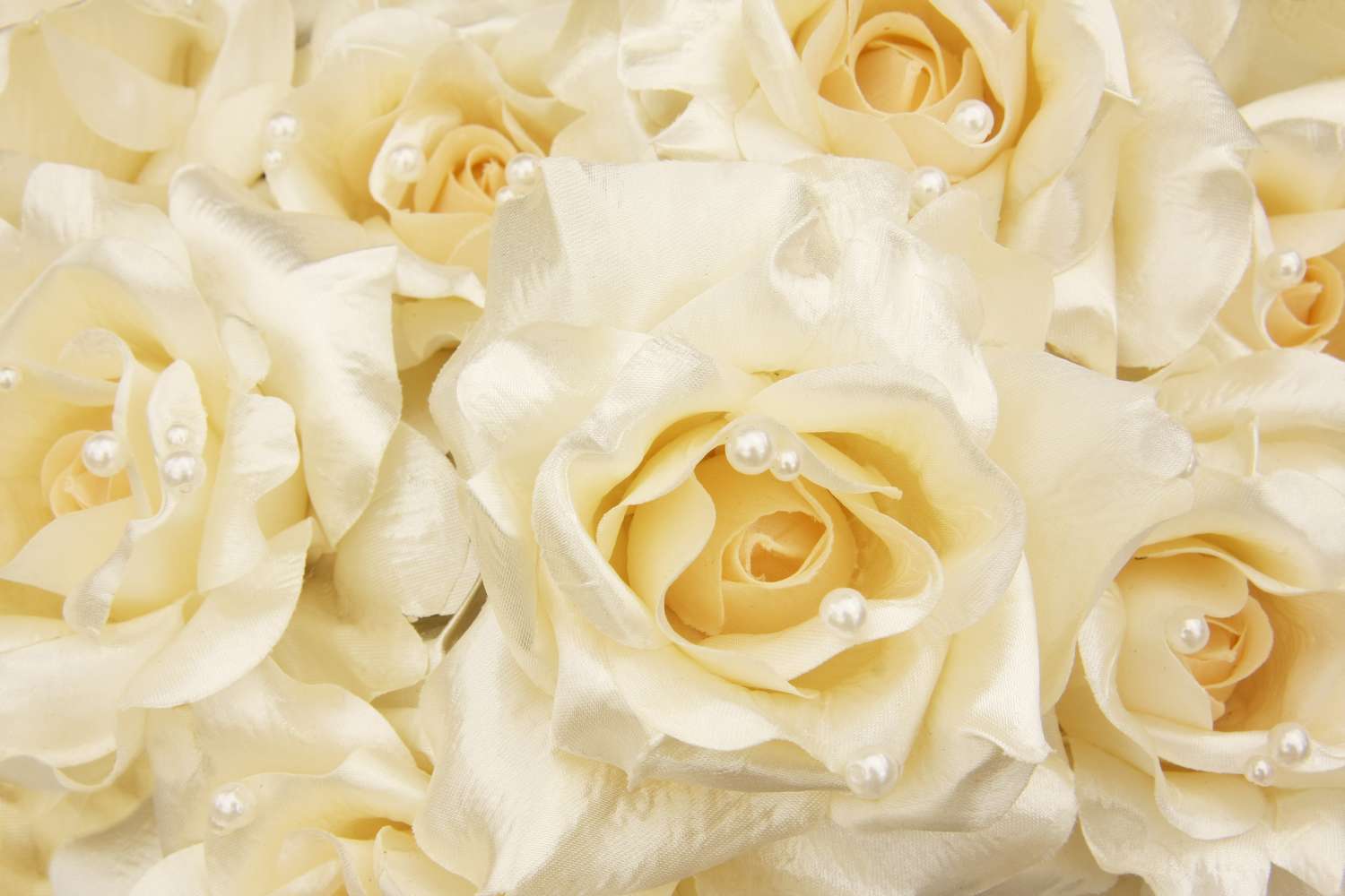 Фотообои с изображением розы с жемчугом для спальни и других помещений